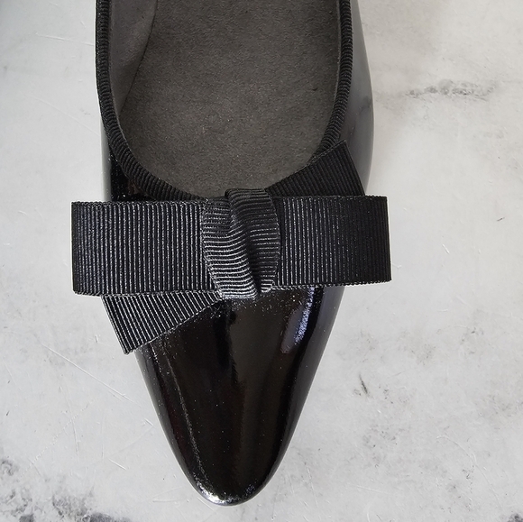 Stuart Weitzman Black Jubilee Bow Patent Flats 5.5 New With Box - Picture 2 of 8